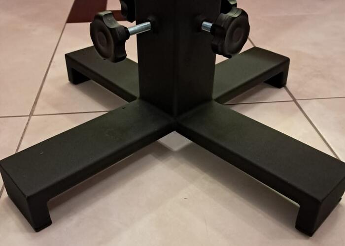 Grajewo ogłoszenia: Stojak choinkowy, solidny.